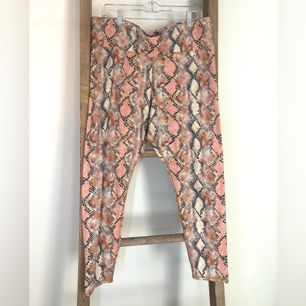 Gap Fit Snake Print Leggings. Size XL